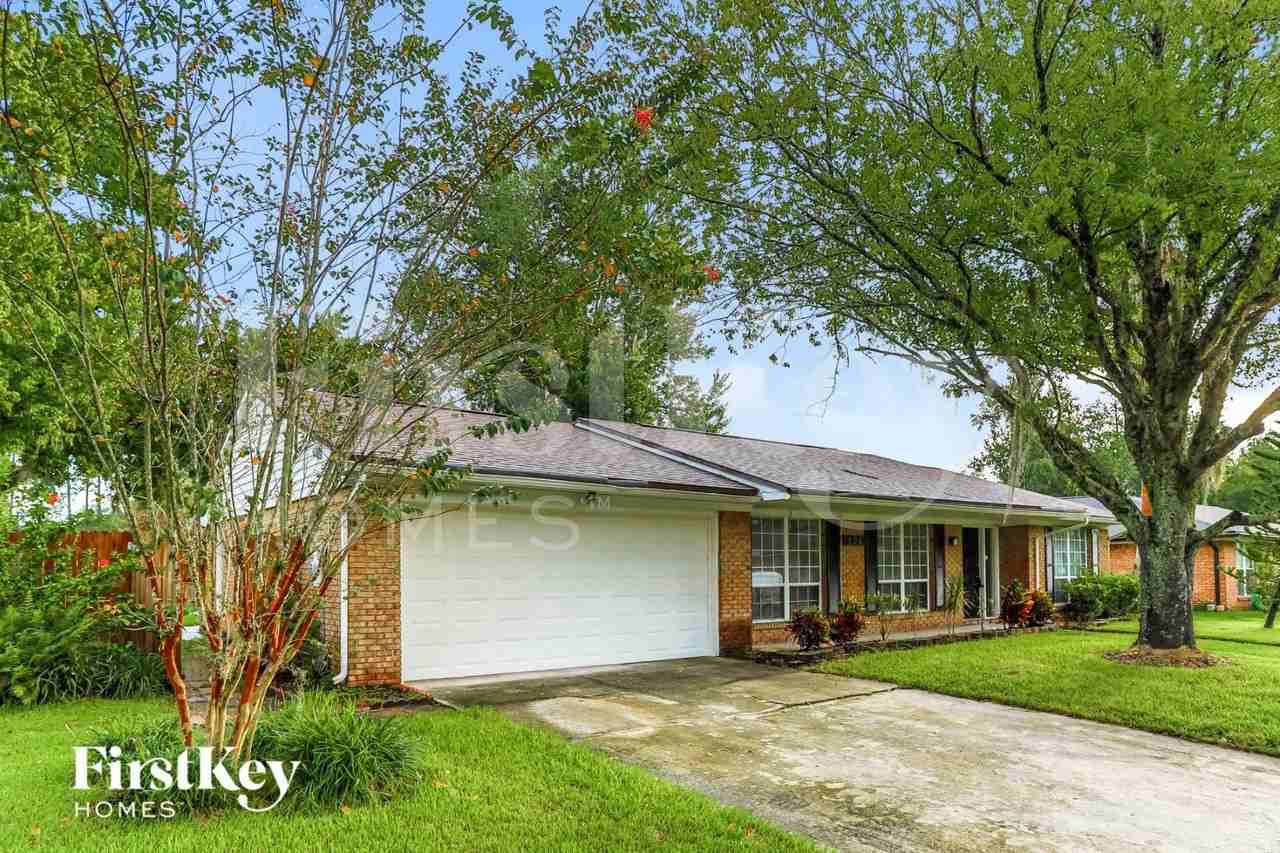 1806 Alder Dr - Photo 3 of 15