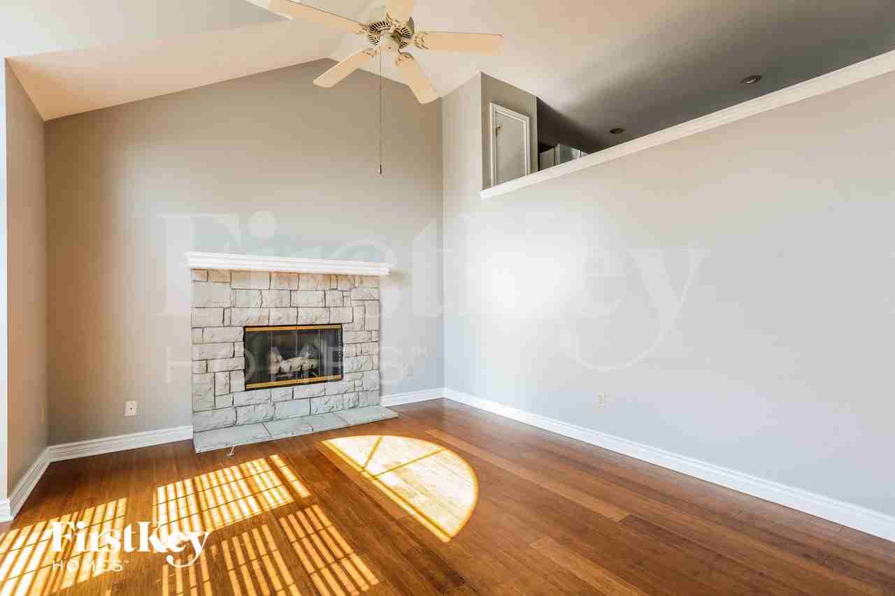 17614 W 111th Ter - Photo 3 of 15