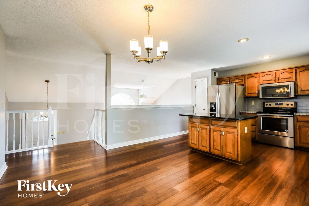 17614 W 111th Ter - Photo 5 of 15