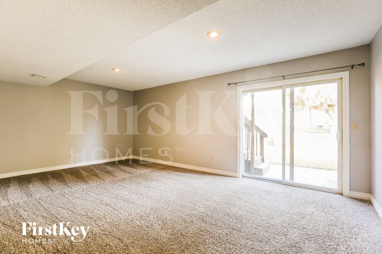 17614 W 111th Ter - Photo 6 of 15