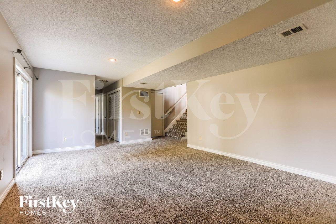 17614 W 111th Ter - Photo 7 of 15