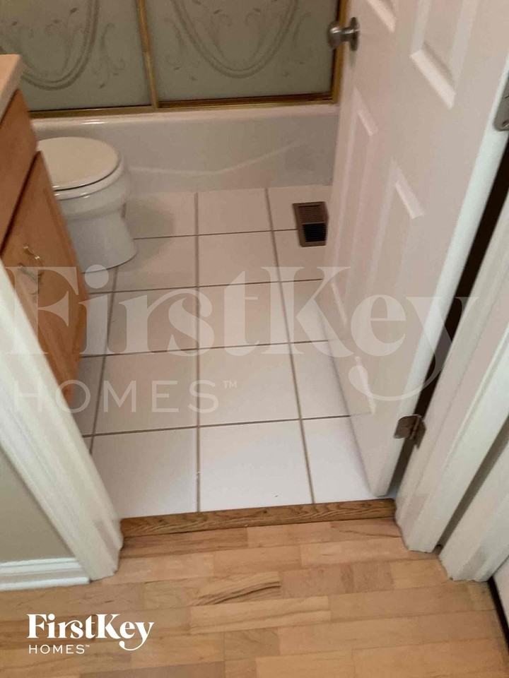 16211 Fox Ct - Photo 7 of 10