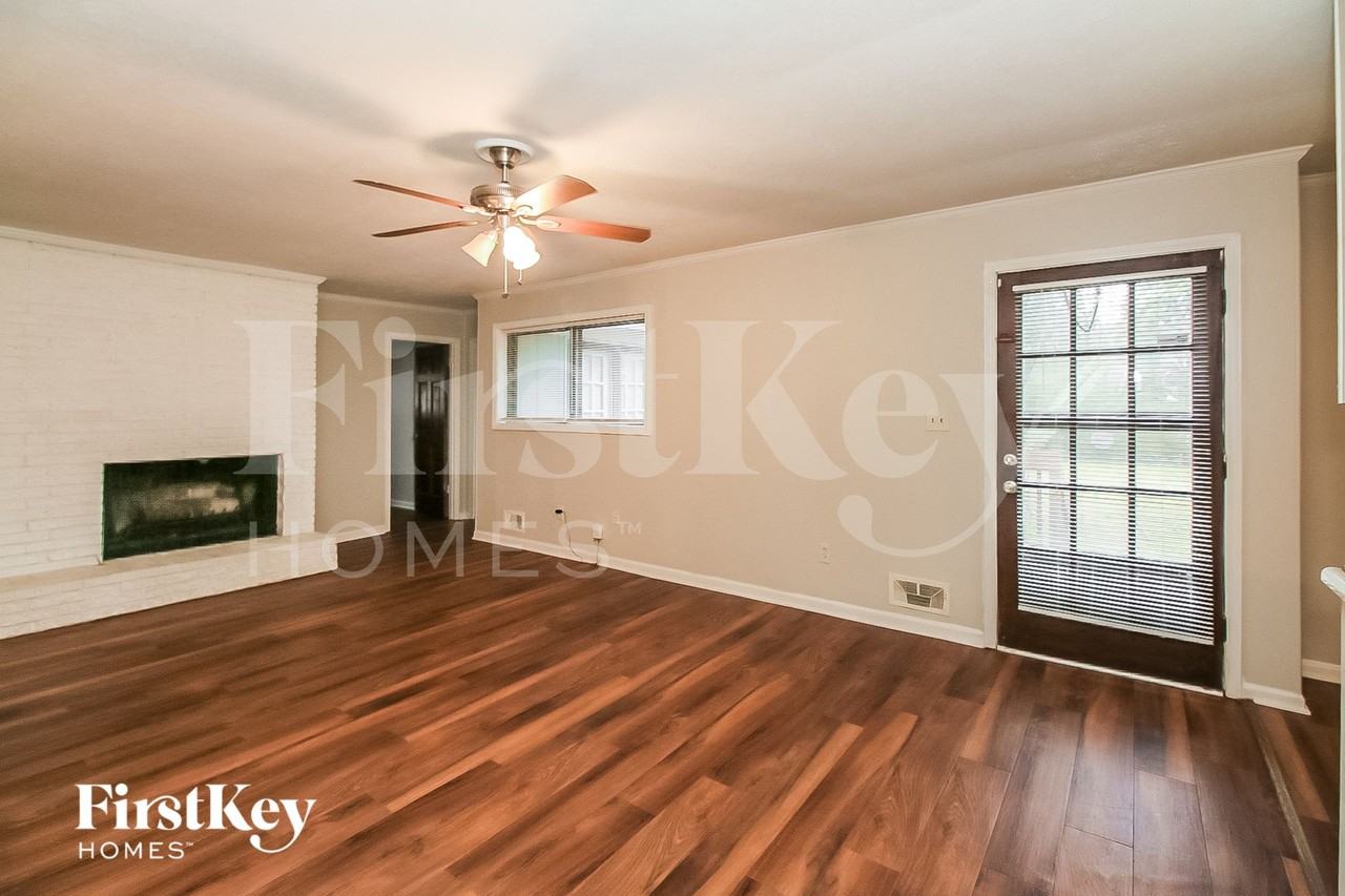 1592 Envoy Pl - Photo 3 of 15