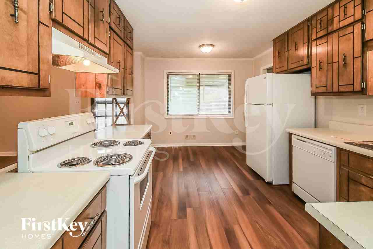 1592 Envoy Pl - Photo 6 of 15