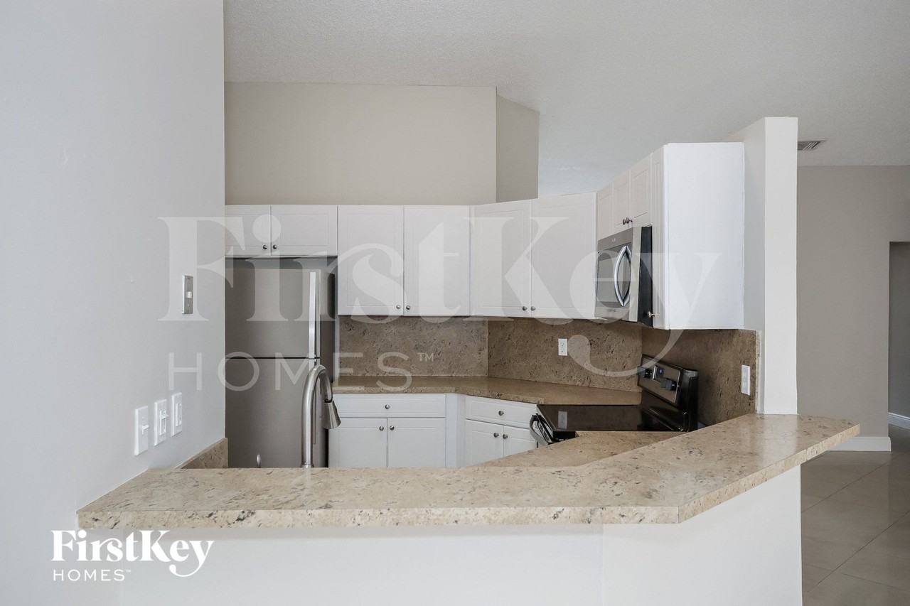 12324 Swstreet - Photo 7 of 15