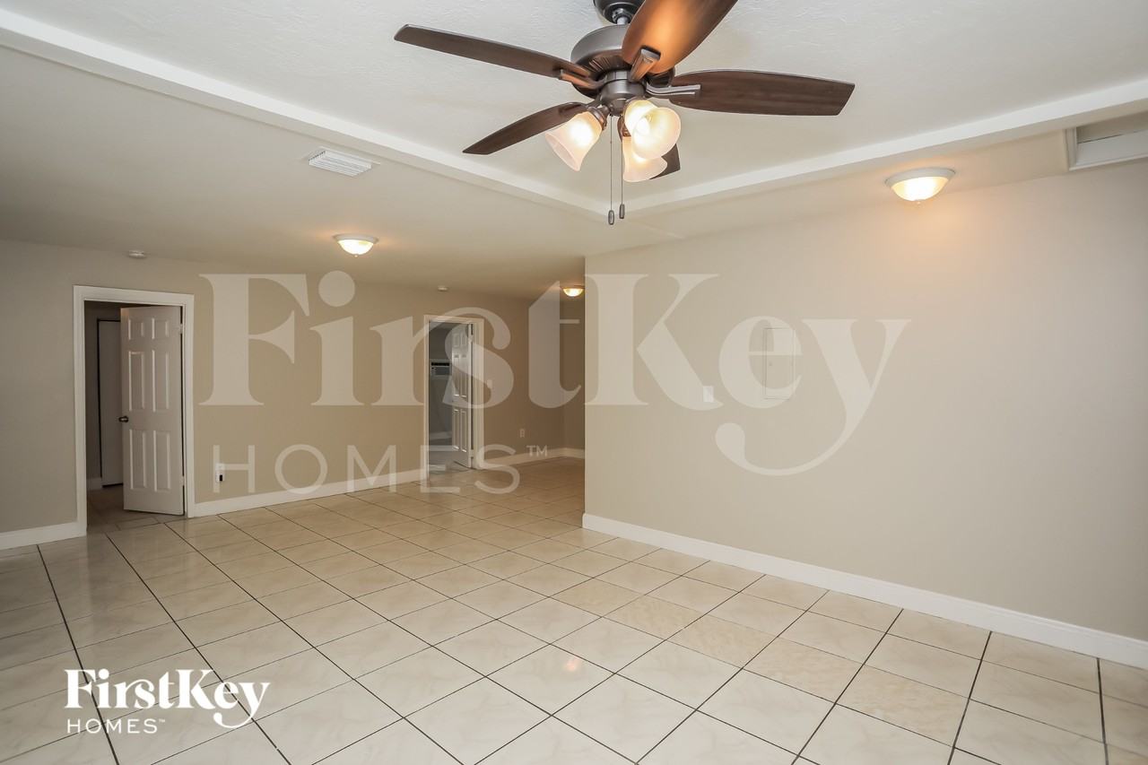 1155 Nw 127th St - Photo 3 of 15