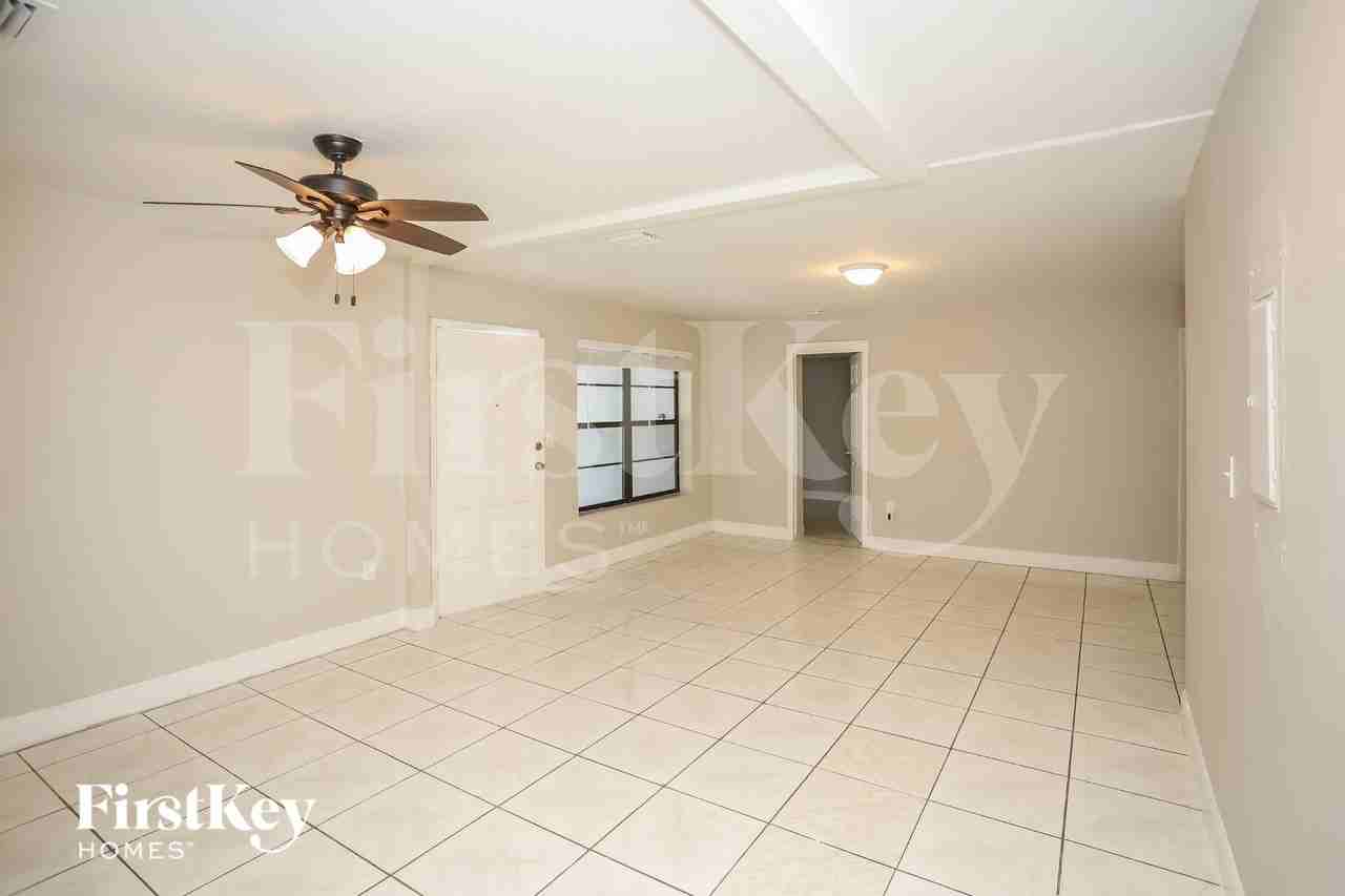 1155 Nw 127th St - Photo 4 of 15