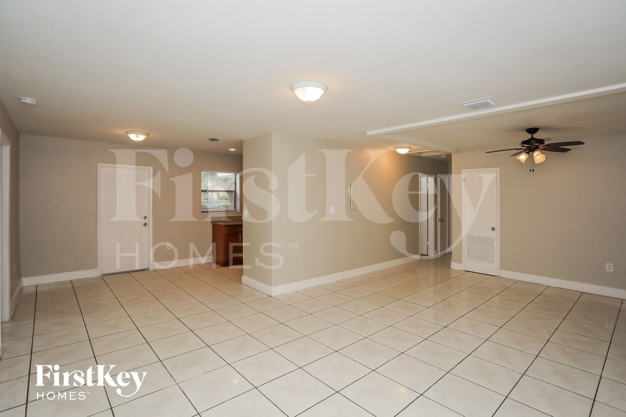 1155 Nw 127th St - Photo 5 of 15