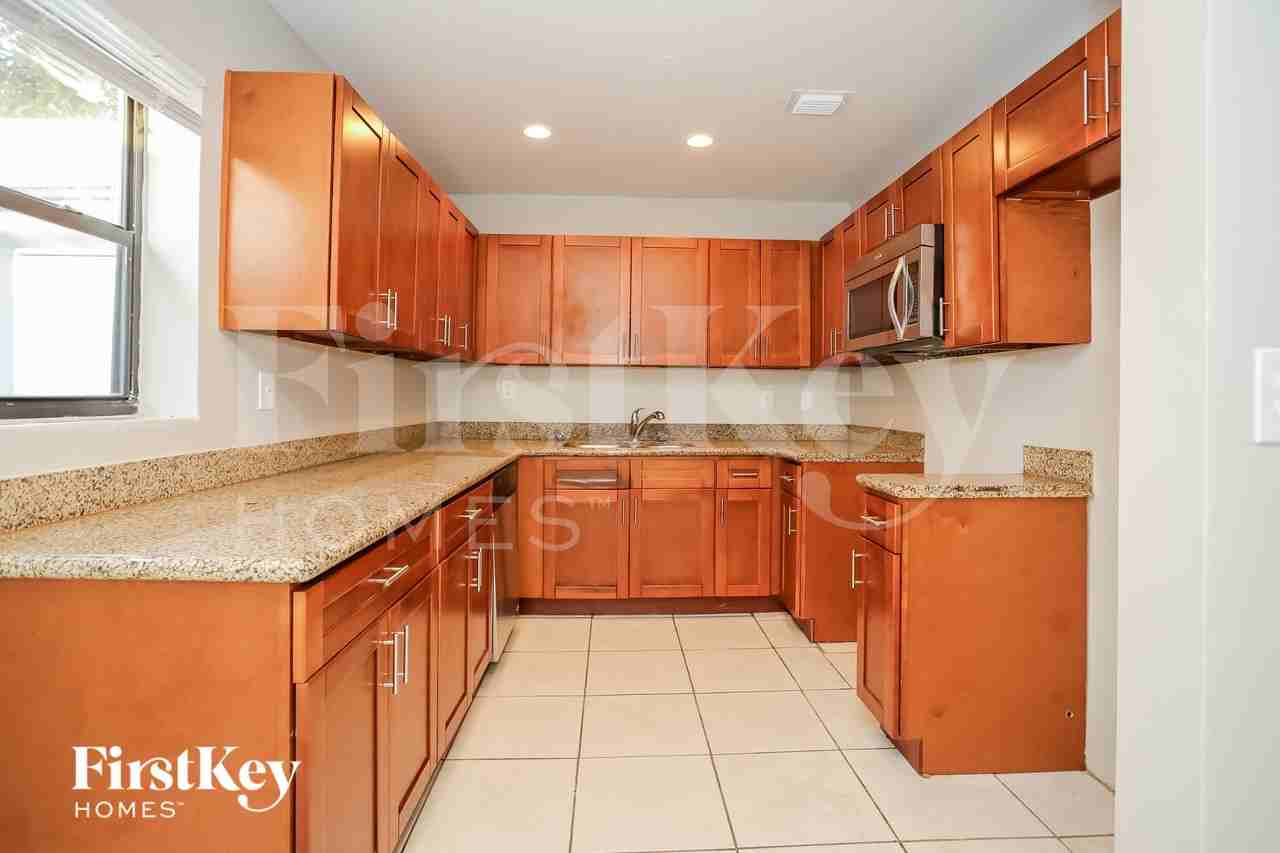 1155 Nw 127th St - Photo 7 of 15