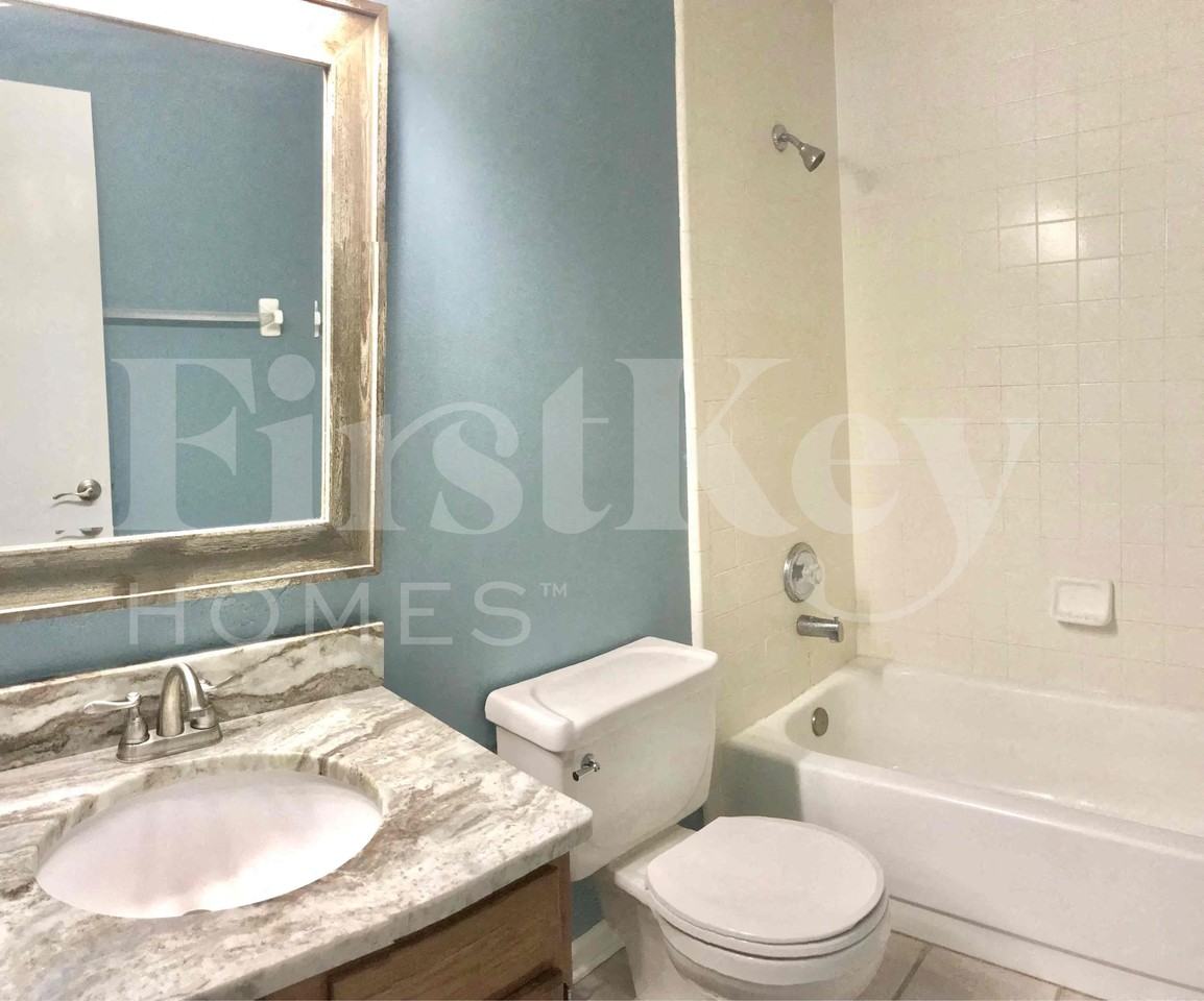 10812 Carrington Ct - Photo 3 of 22