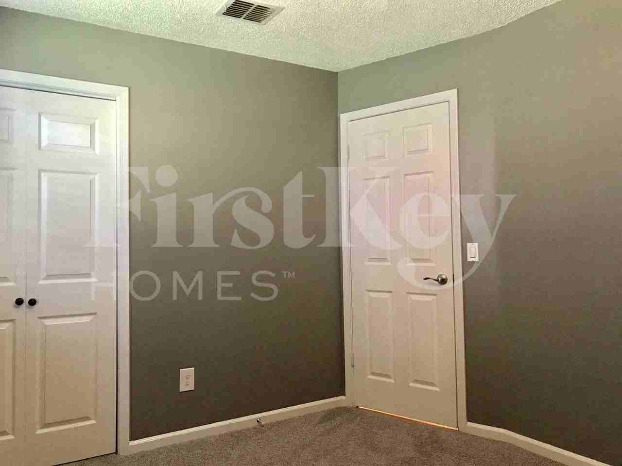 10812 Carrington Ct - Photo 5 of 22