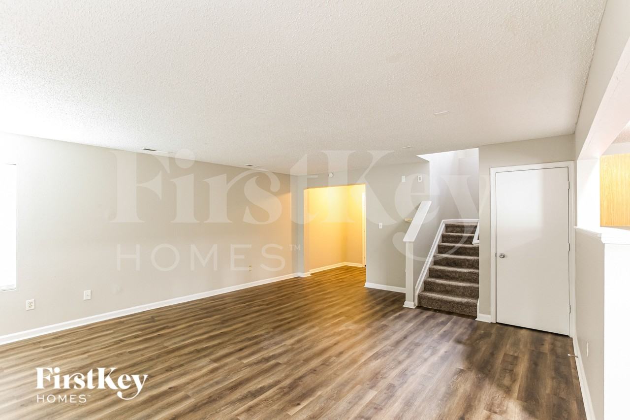 10423 Apple Creek Way - Photo 3 of 19