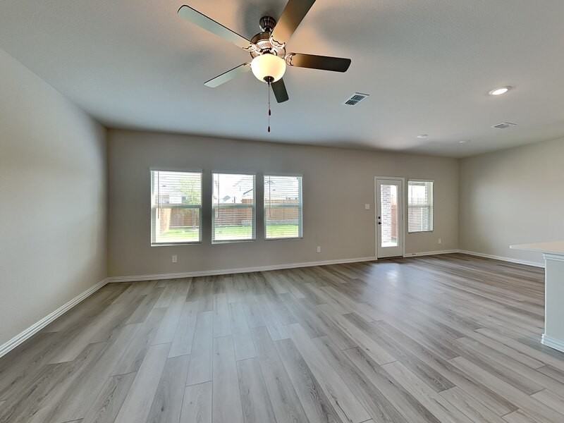 507 Clover Creek Dr - Photo 2 of 17