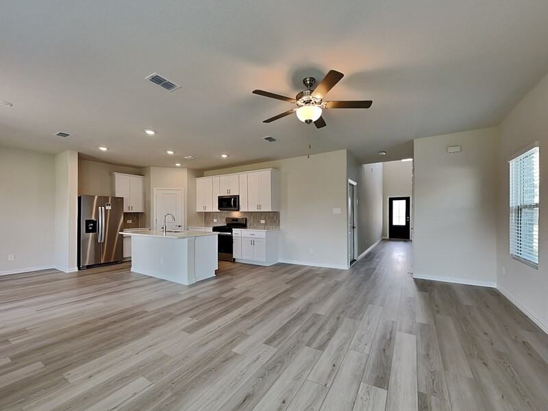 507 Clover Creek Dr - Photo 3 of 17