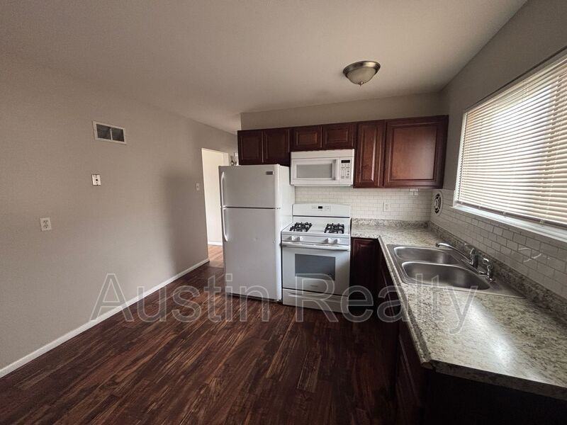 8634 Burton Ave #B - Photo 2 of 10