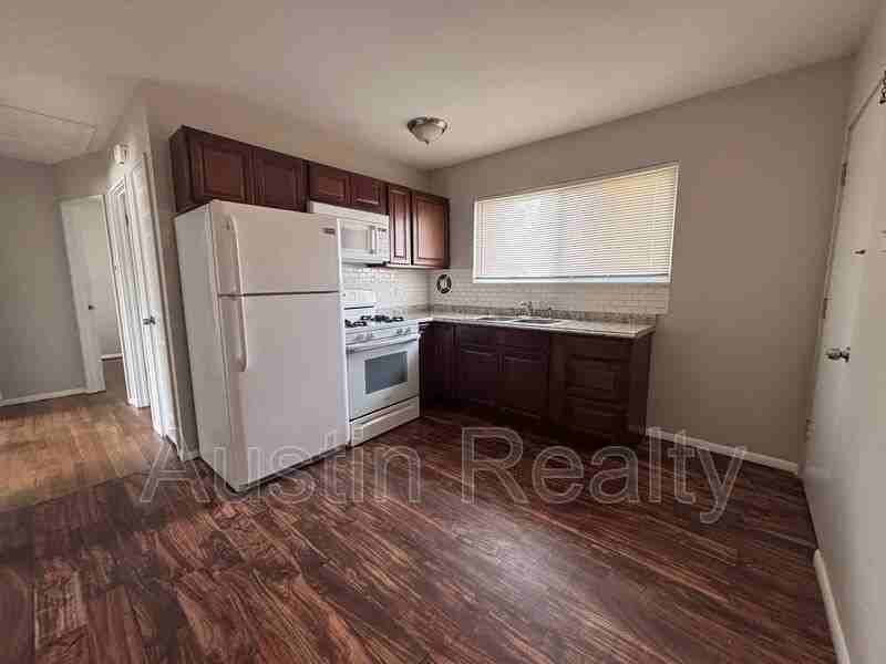 8634 Burton Ave #B - Photo 3 of 10