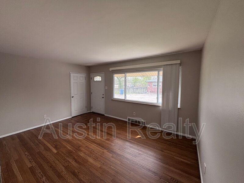 8634 Burton Ave #B - Photo 4 of 10