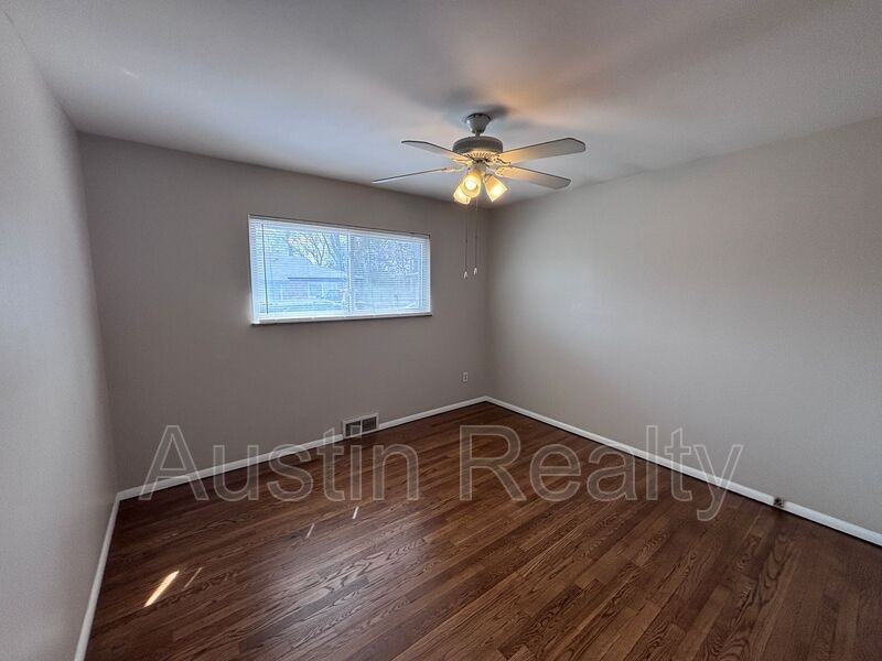 8634 Burton Ave #B - Photo 6 of 10