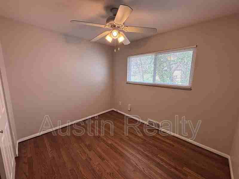 8634 Burton Ave #B - Photo 7 of 10