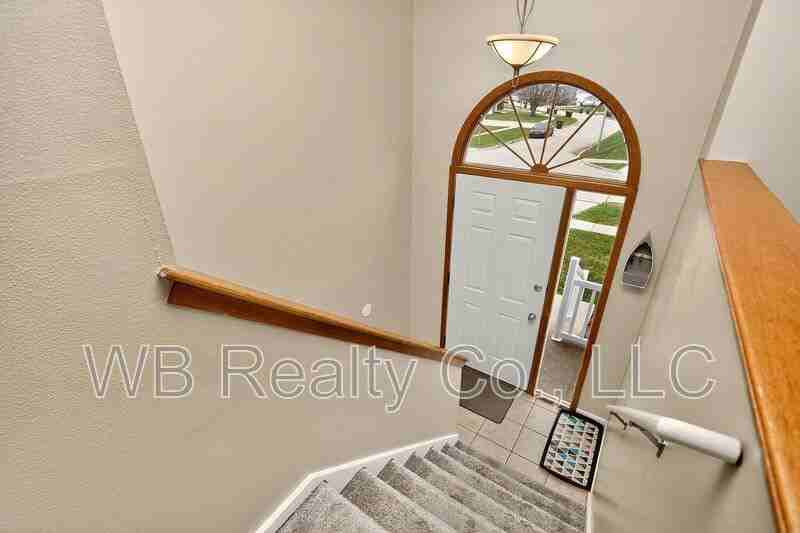 260 Windfield Pkwy - Photo 2 of 30