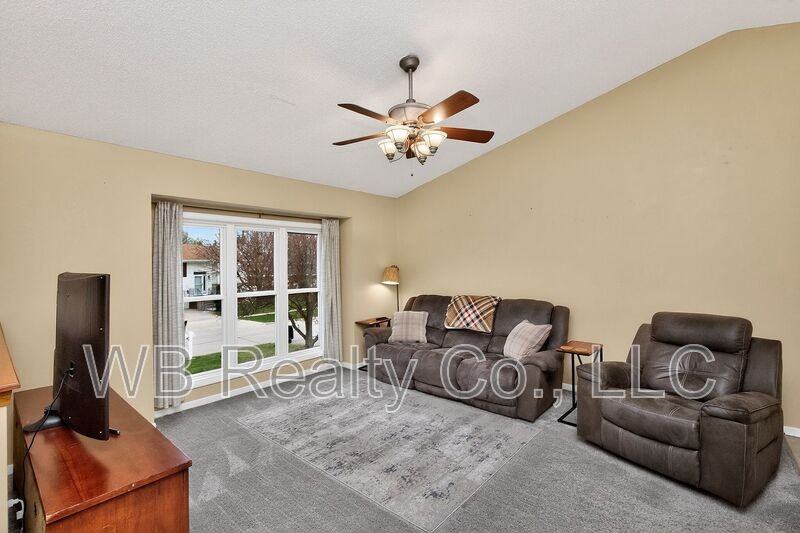 260 Windfield Pkwy - Photo 3 of 30