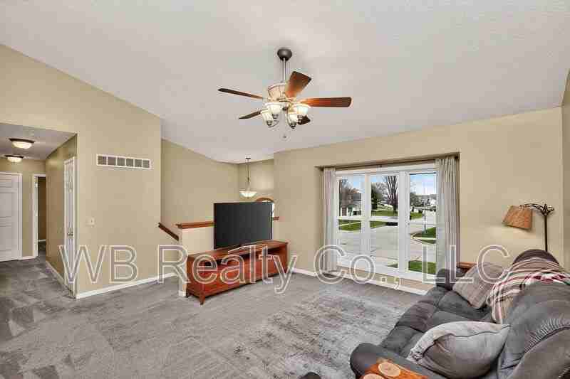 260 Windfield Pkwy - Photo 4 of 30