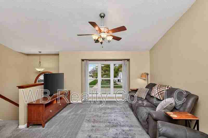 260 Windfield Pkwy - Photo 5 of 30