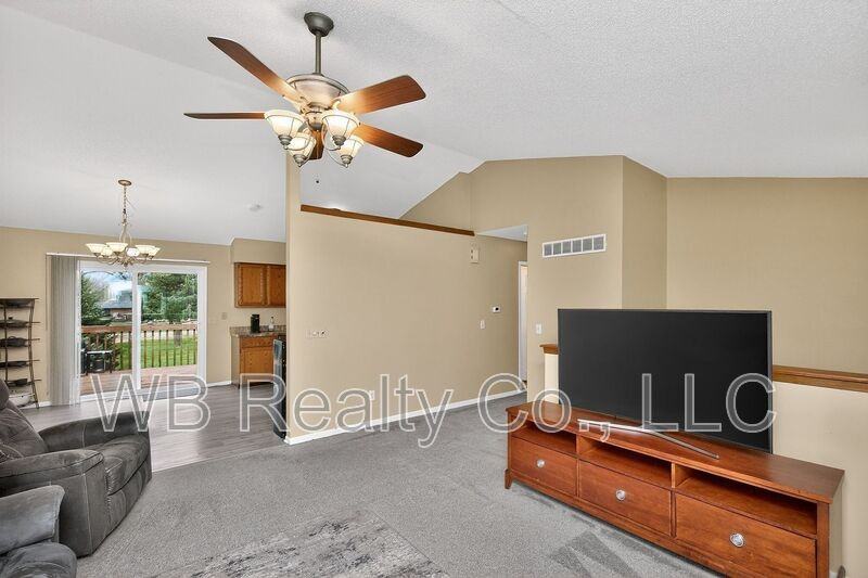 260 Windfield Pkwy - Photo 6 of 30