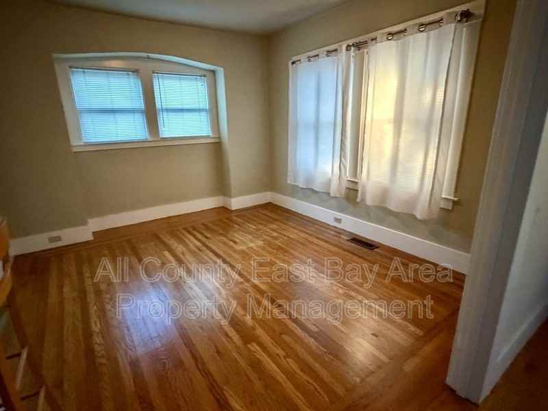 2306 Spaulding Ave - Photo 7 of 10