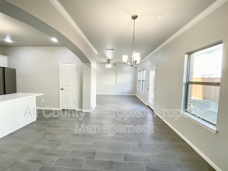 4723 Amal Saleh Dr - Photo 5 of 11