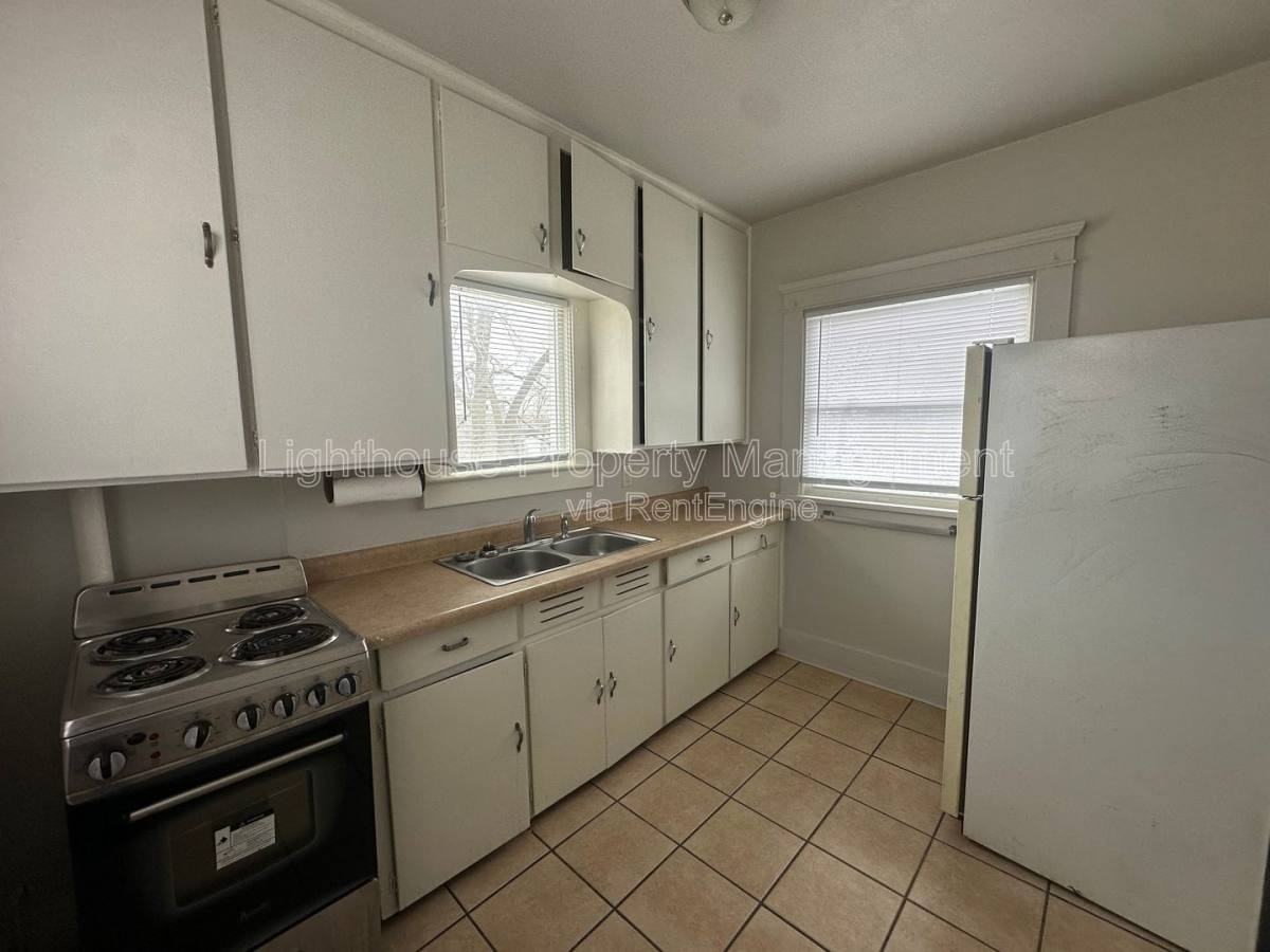 566 Capital Ave Sw #4 - Photo 2 of 8