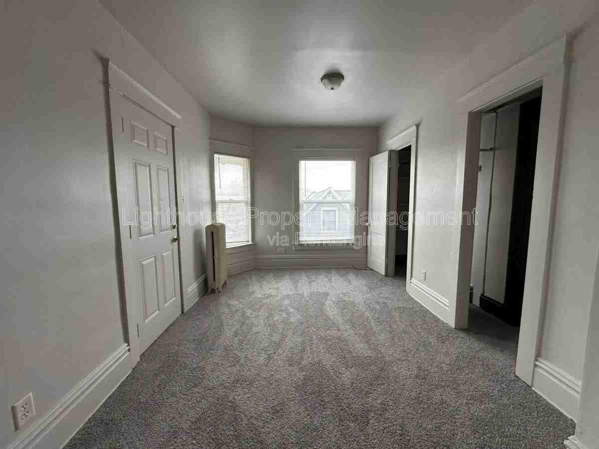 566 Capital Ave Sw #4 - Photo 3 of 8