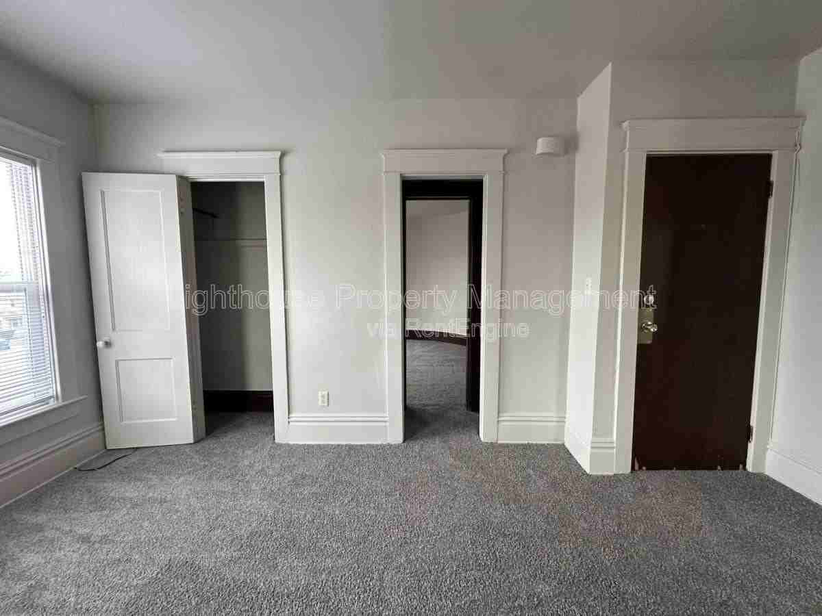 566 Capital Ave Sw #4 - Photo 4 of 8