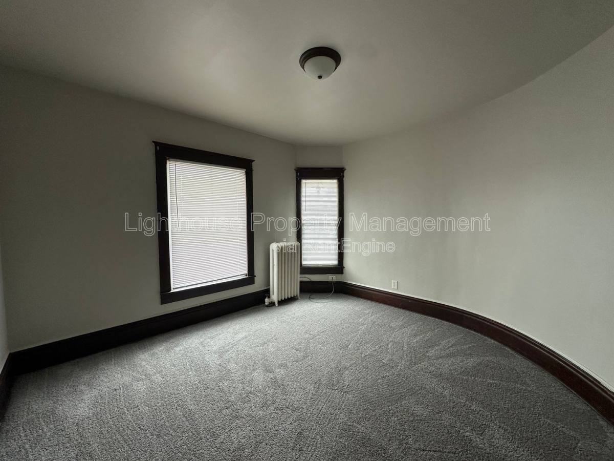 566 Capital Ave Sw #4 - Photo 5 of 8