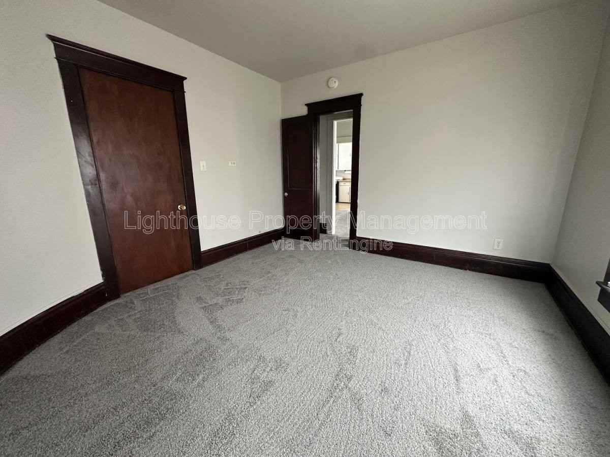 566 Capital Ave Sw #4 - Photo 6 of 8