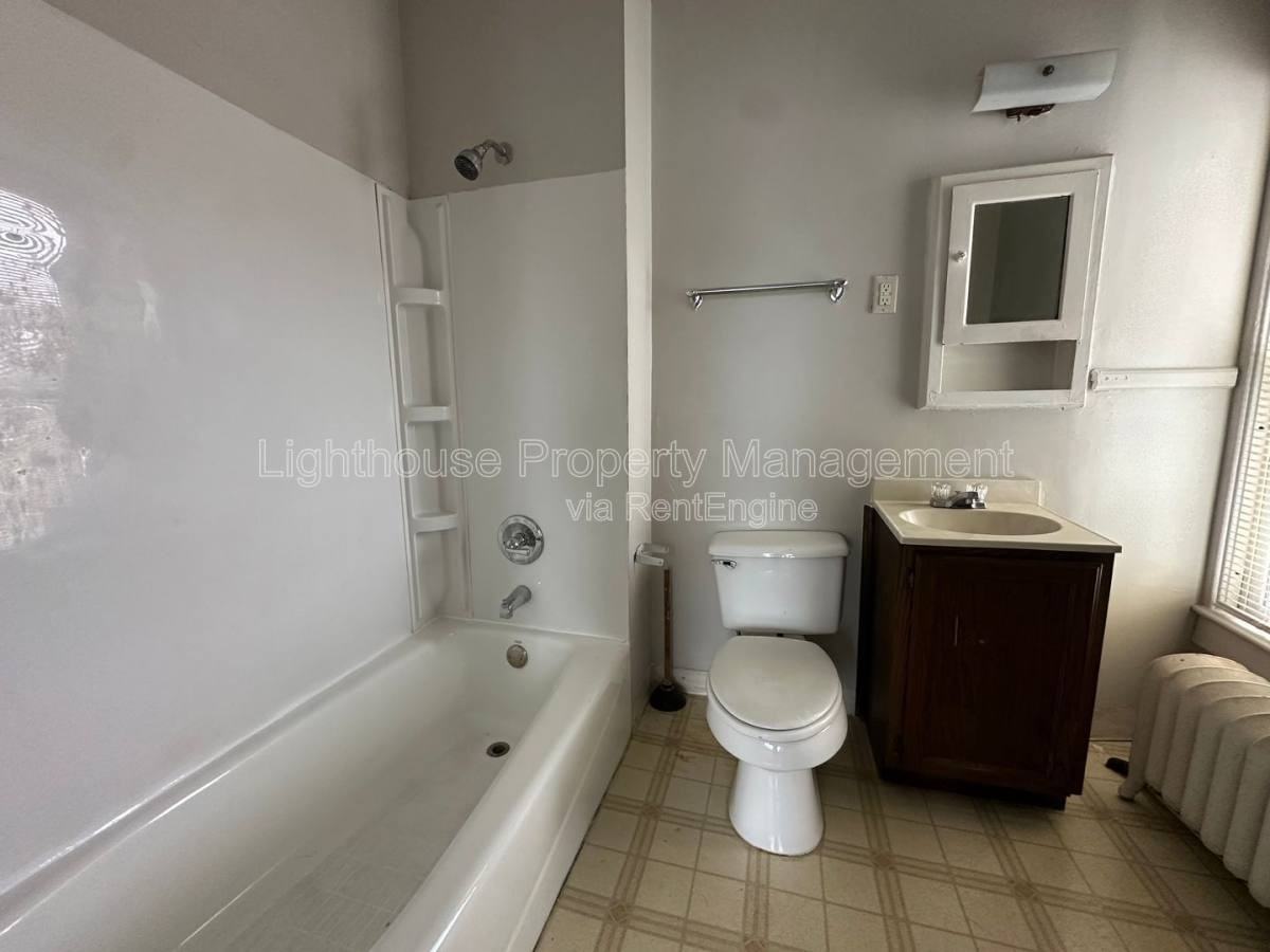 566 Capital Ave Sw #4 - Photo 7 of 8