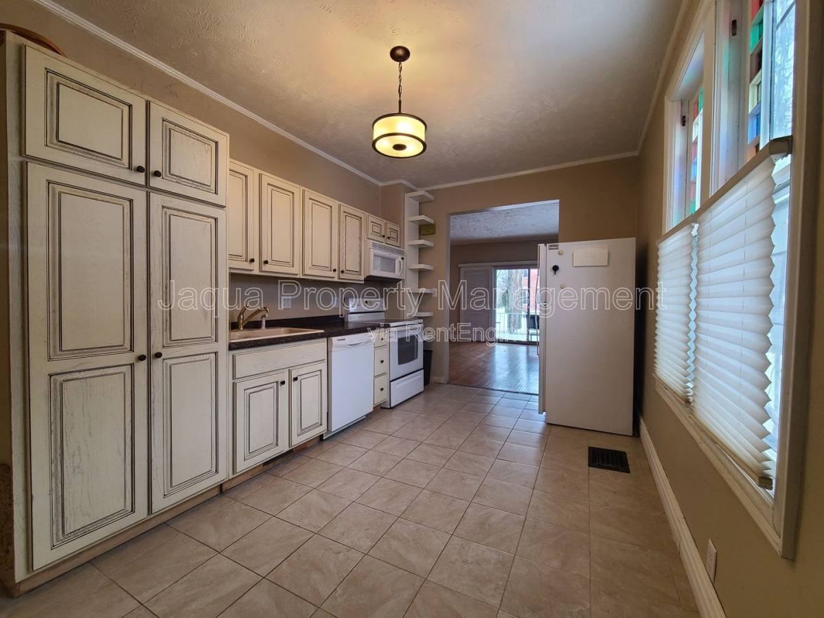 621 State St #1 - Photo 2 of 10