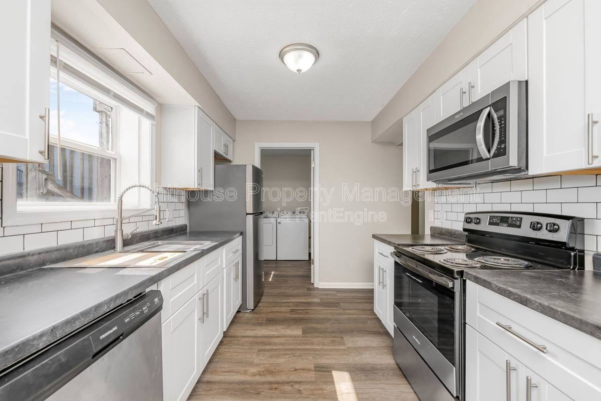 7830 S 8th St #E2 - Photo 5 of 8