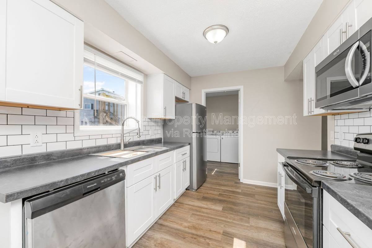 7830 S 8th St #E2 - Photo 6 of 8