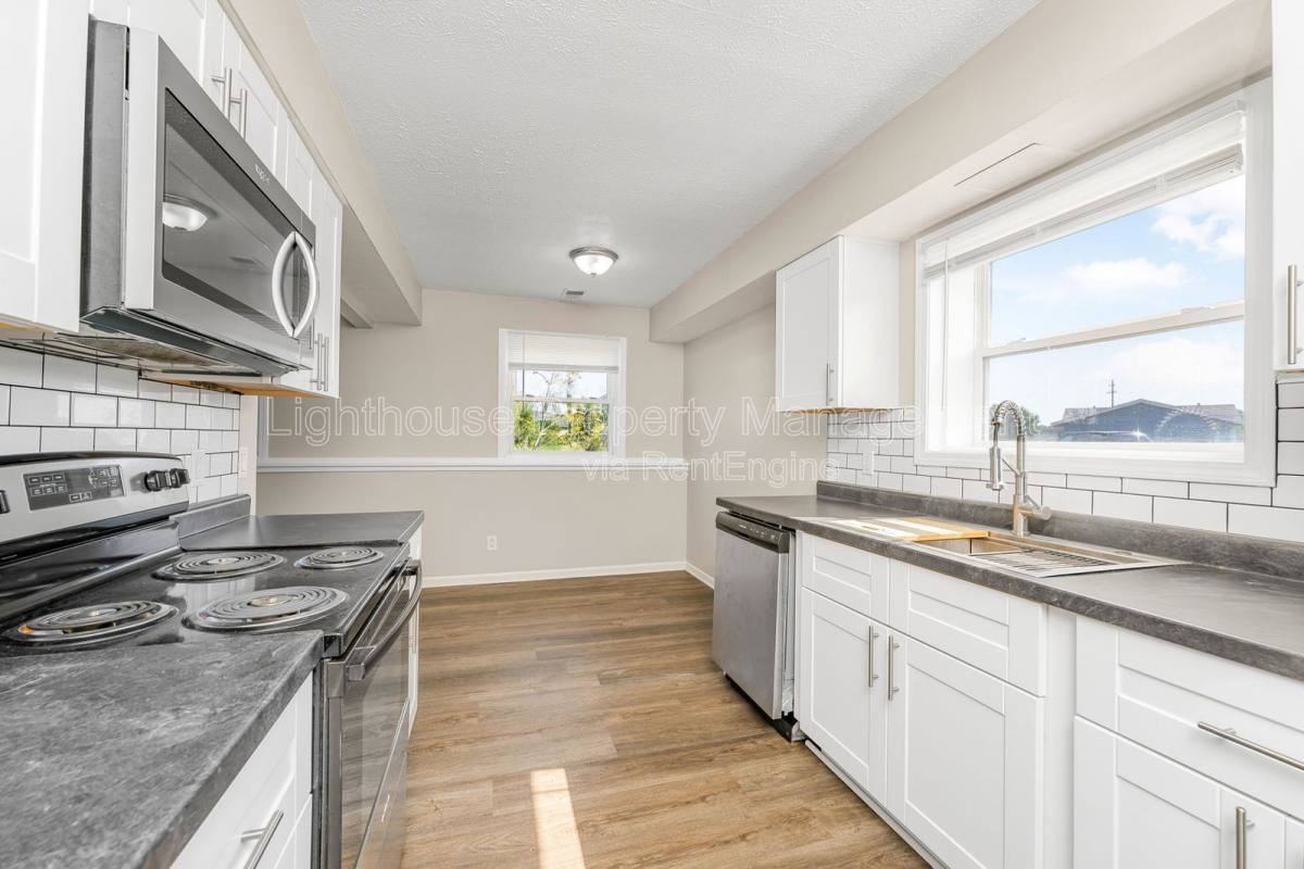 7830 S 8th St #E2 - Photo 7 of 8