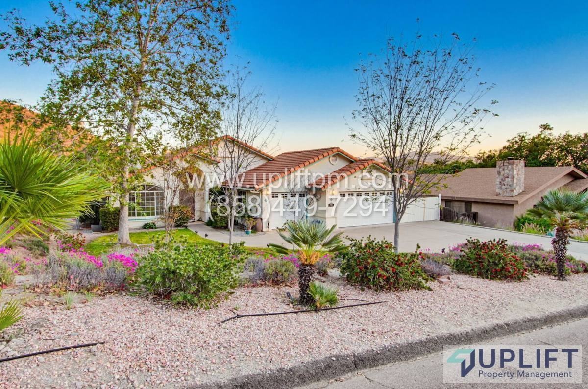 24427 Del Amo Rd - Photo 2 of 10