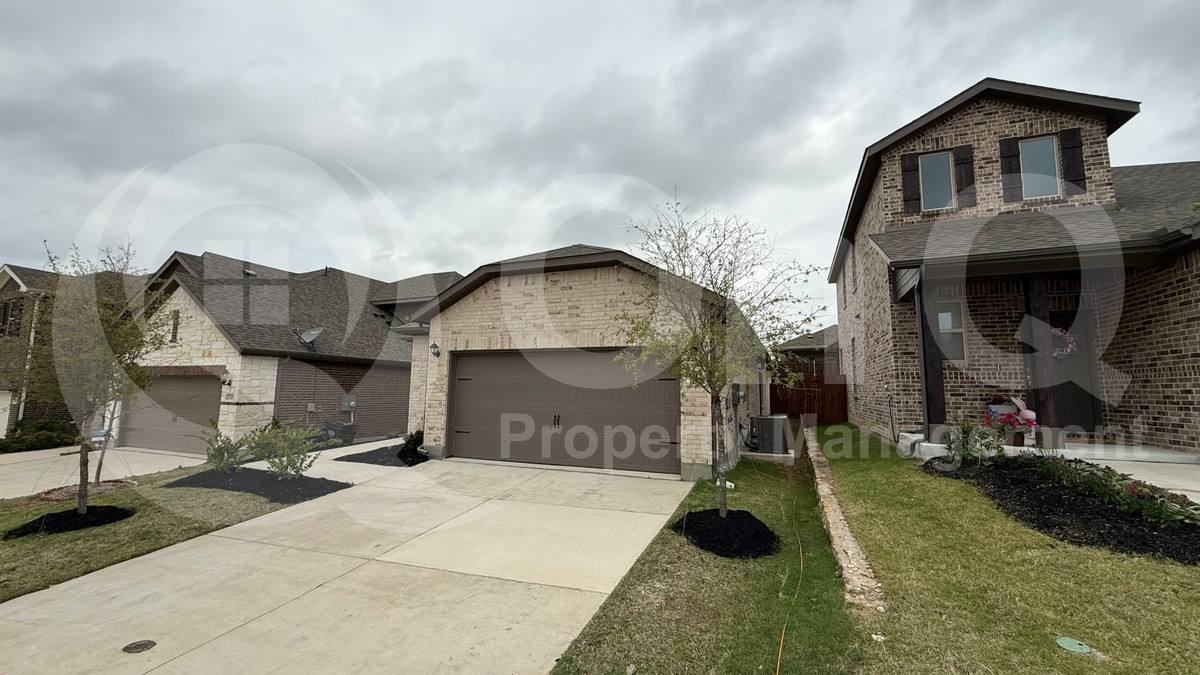 3112 Yellow Pine Dr - Photo 3 of 10