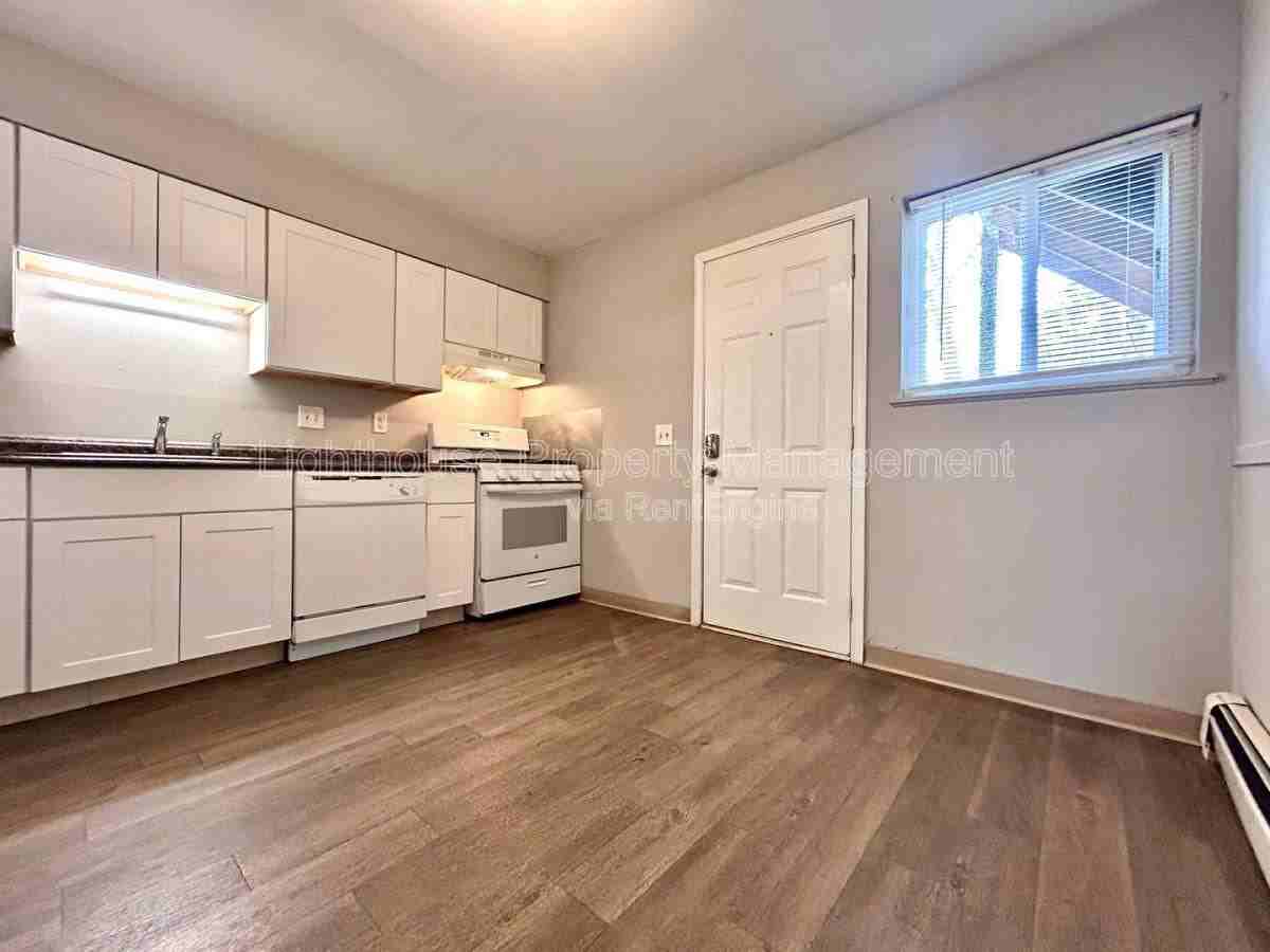 1921 Farragut St Sw #9 - Photo 2 of 8