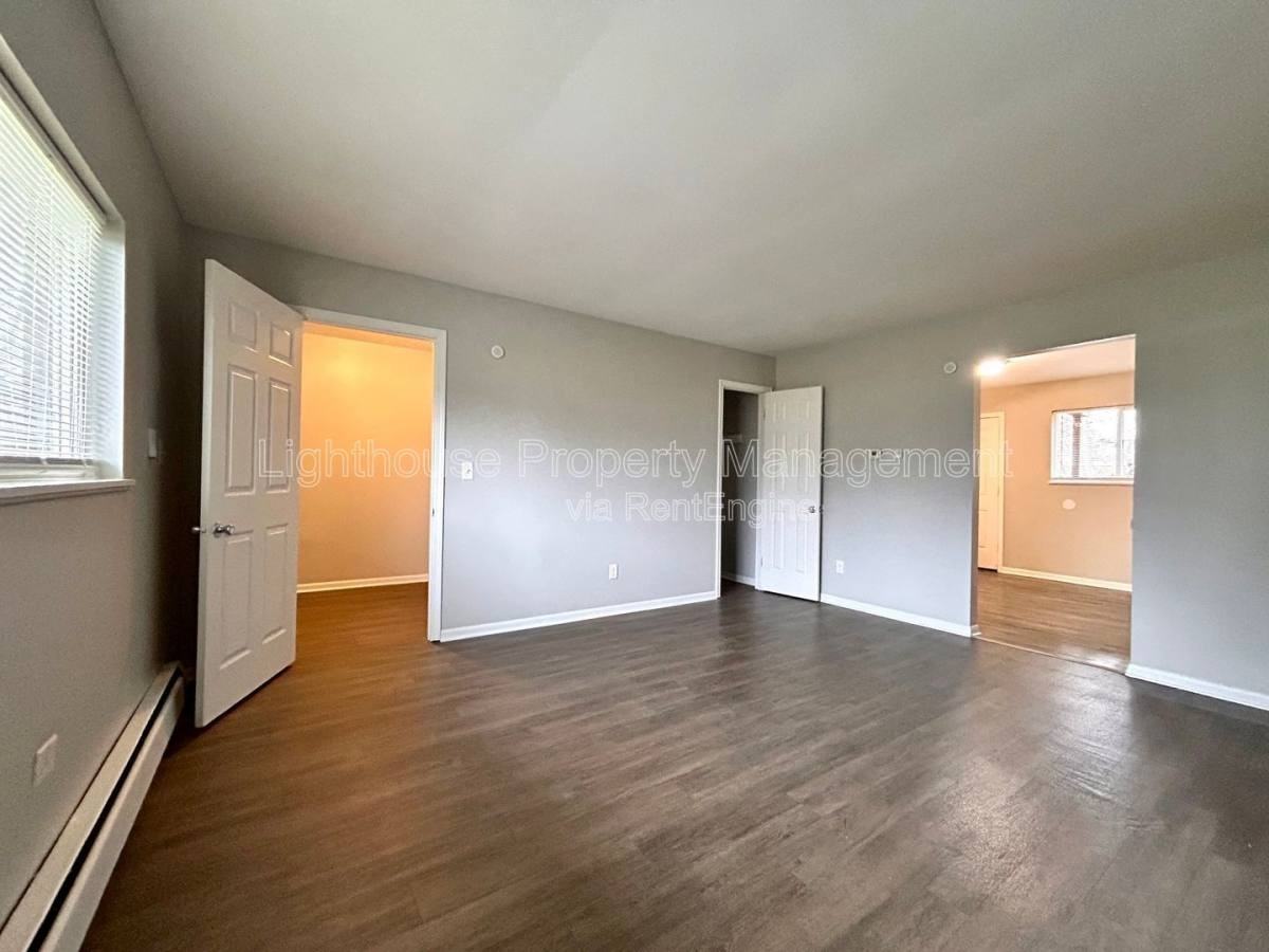 1921 Farragut St Sw #9 - Photo 3 of 8