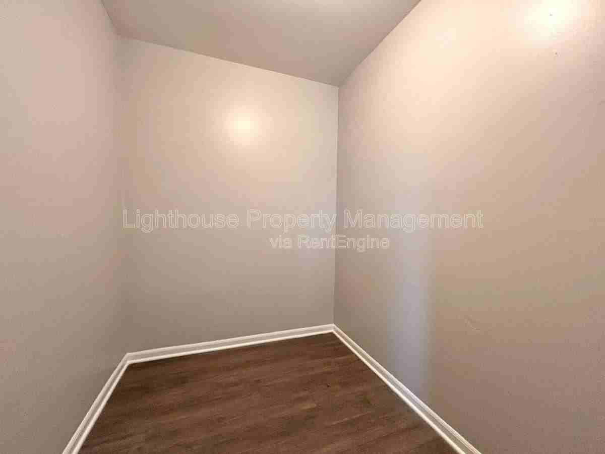 1921 Farragut St Sw #9 - Photo 4 of 8