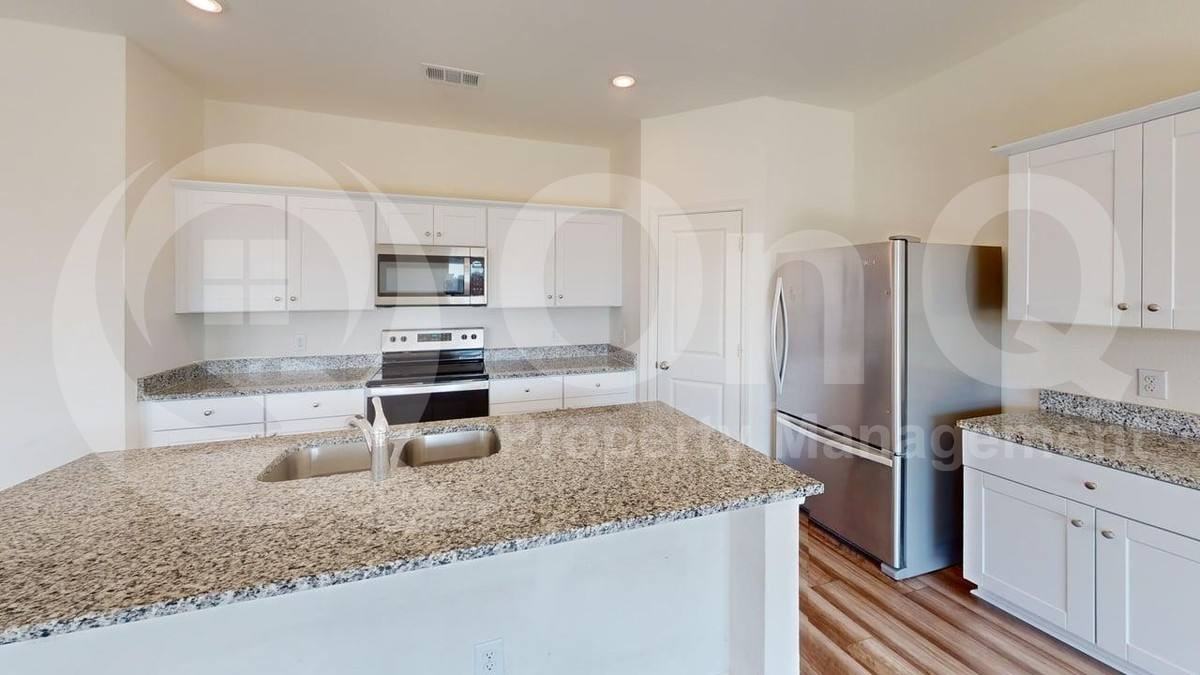 311 Pennsylvania Ave - Photo 6 of 10