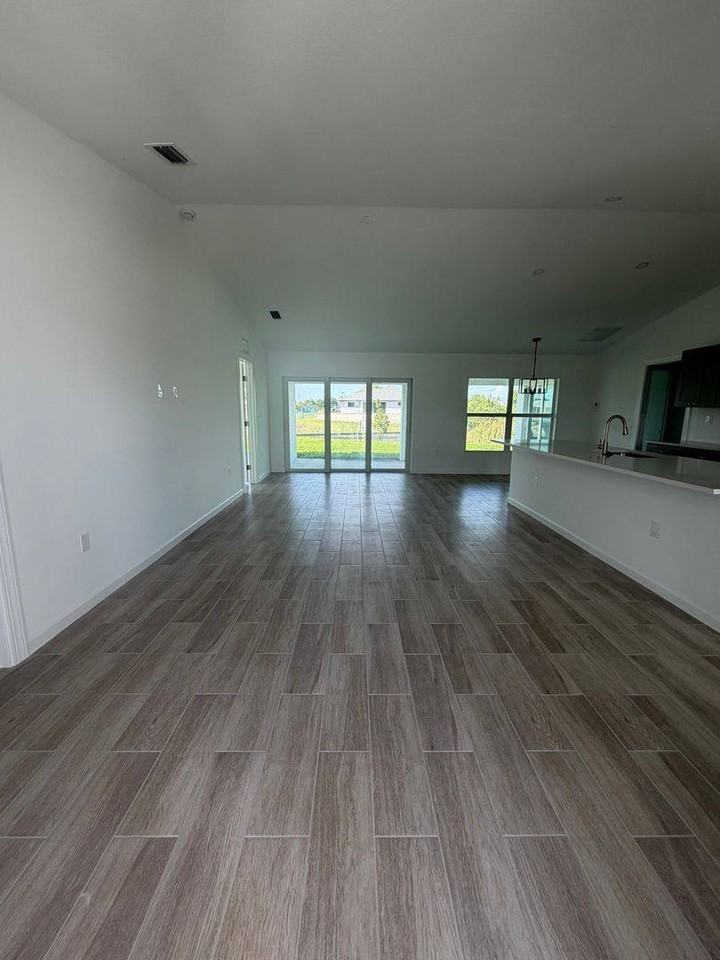 1301 Ne 11th Ter - Photo 2 of 10