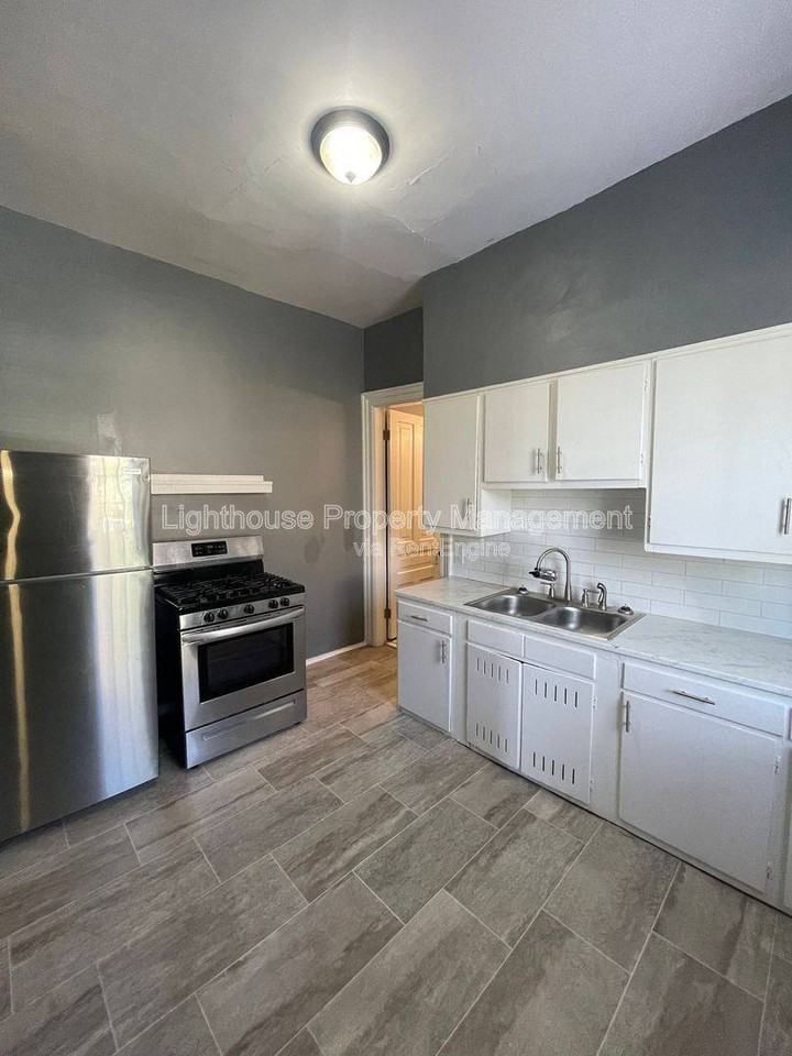 809 W Cedar St #2 - Photo 5 of 10