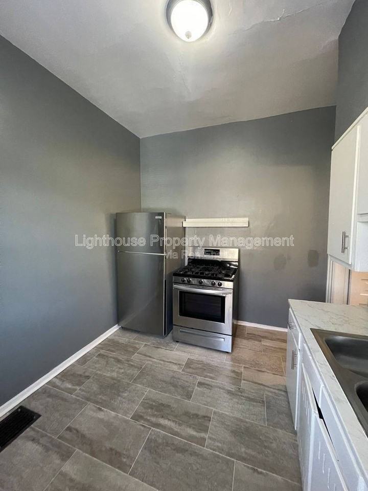 809 W Cedar St #2 - Photo 6 of 10