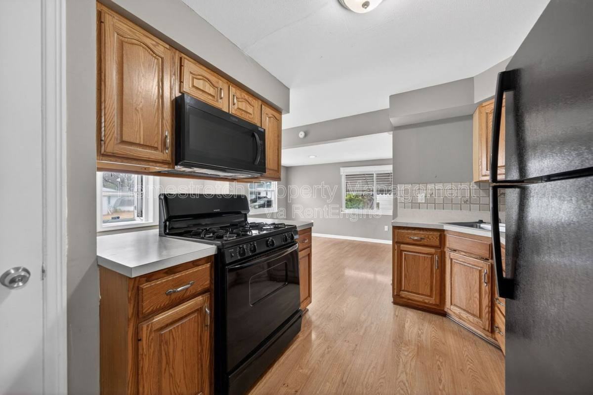 10201 Surf Dr - Photo 3 of 10